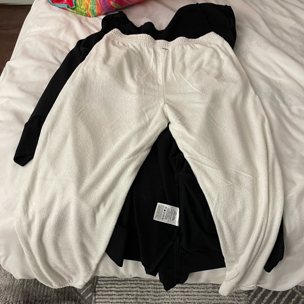 White terry cloth joggers.  Happy to provide more/better pictures just comment!